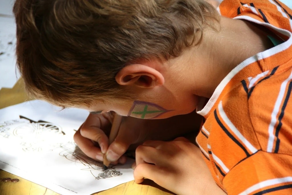 Quand introduire le coloriage dans la vie d'un enfant ?